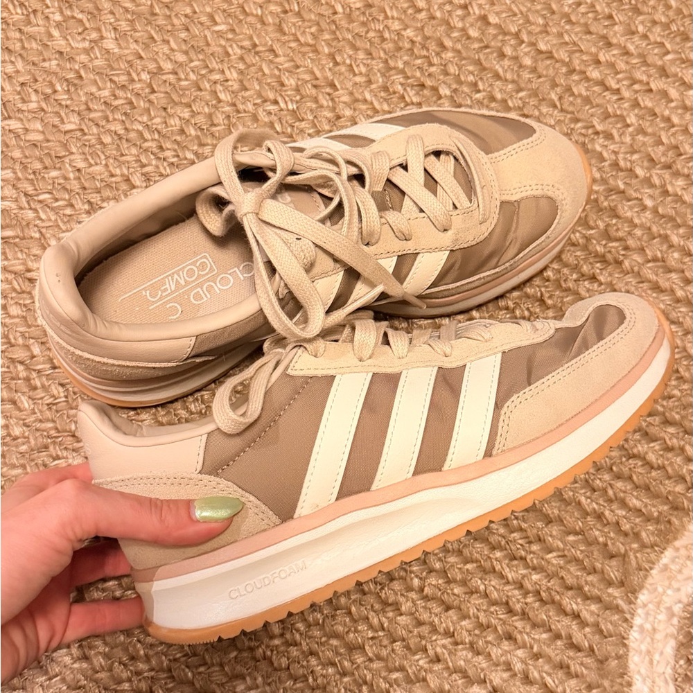 Adidas Women's Beige Cloudfoam Retro Runner Sneakers